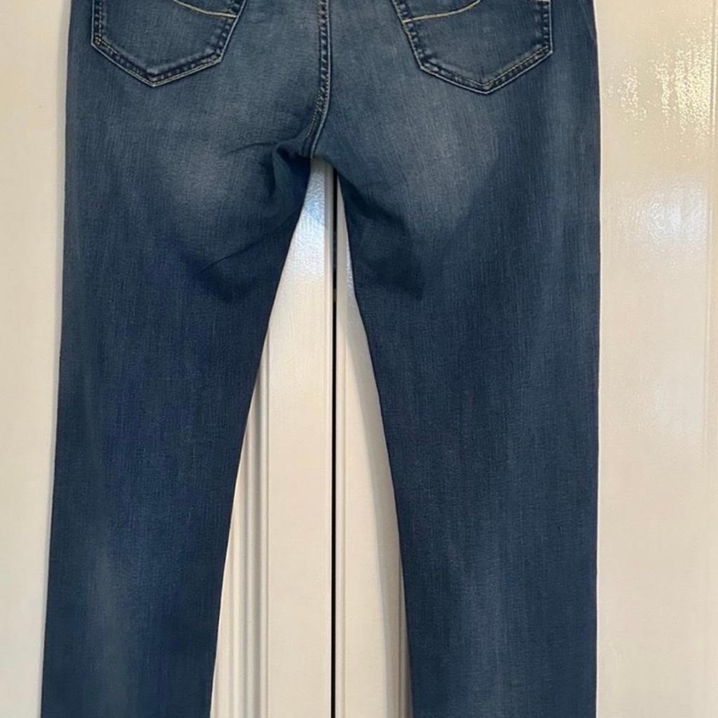Jacob Cohen Jeans bought from Flannels cost over £400 worn few times., too small for son now.

Grab a bargain £85., post/deliver or kirkby collection.