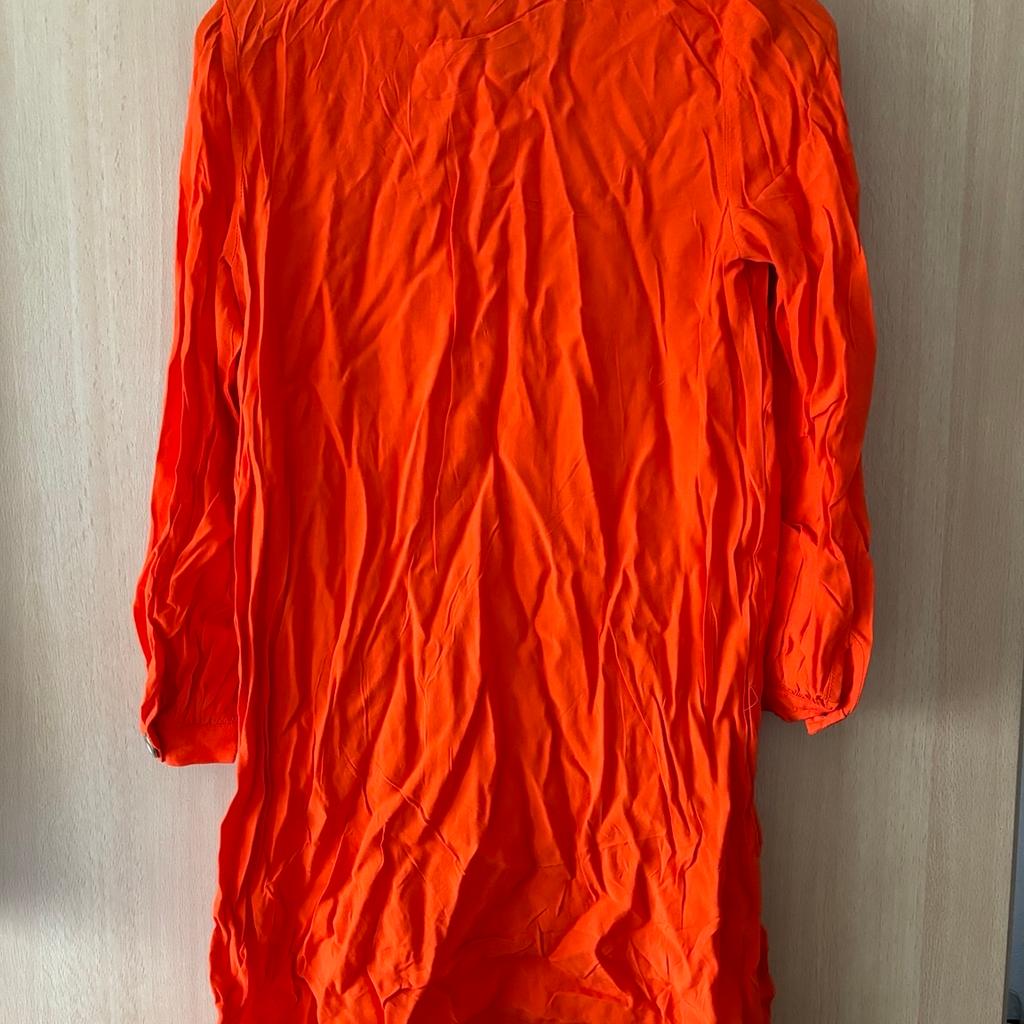 orangenes Hemd von Zara in Größe XS (auf den Bildern ungebügelt, da es lange im Schrank lag)