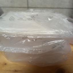 Neu und original verpackt 
zum frisch halten von verschiedene Aufschnitt und Käse 
Set besteht aus 2×1.5l Behälter und Flexideckel
Versand in Österreich um 5 Euro möglich