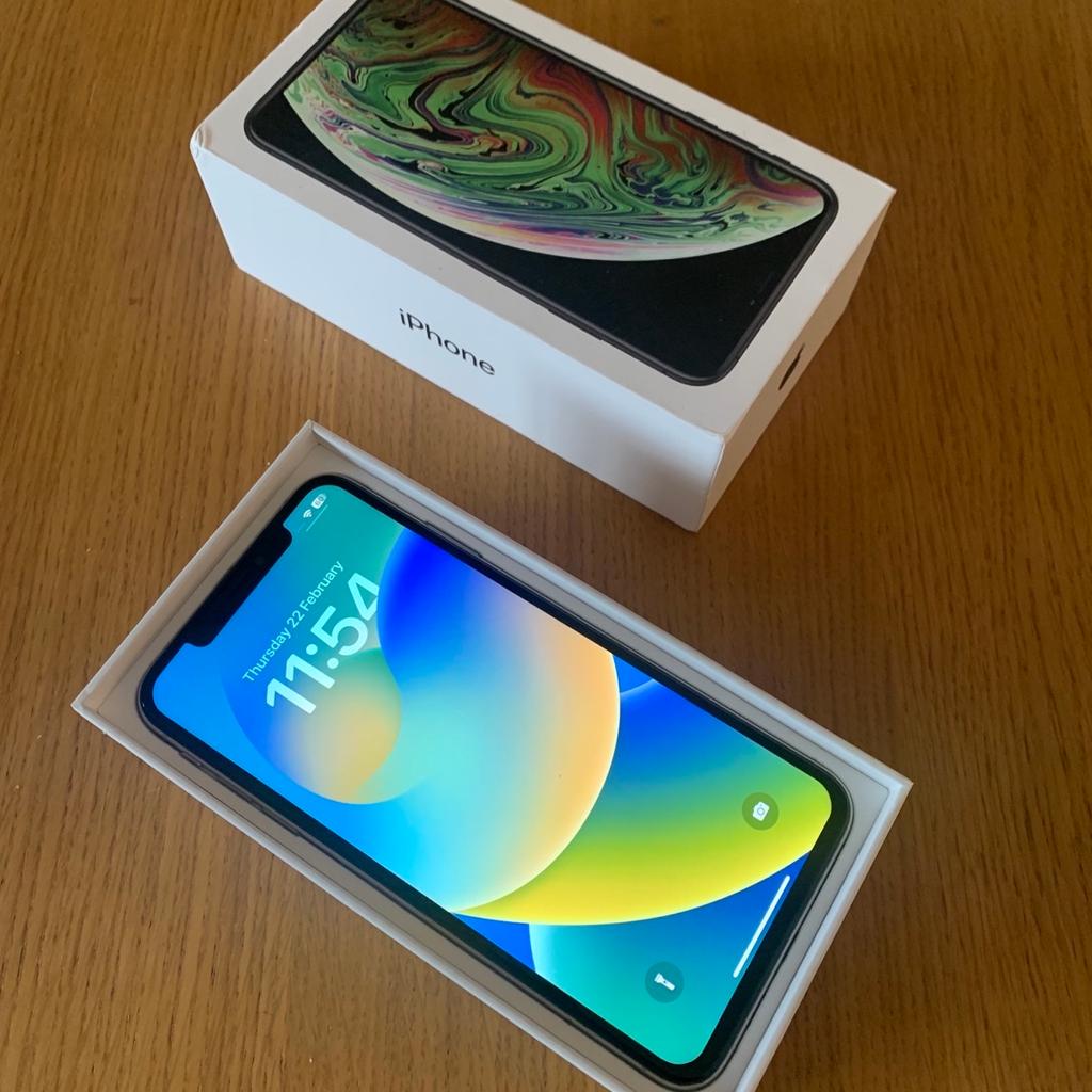 iPhone XS Max - 64GB - White - Excellent condition

Face ID ✅

Any network, Charge port slightly loose otherwise all in excellent working order.

Handset with charger.