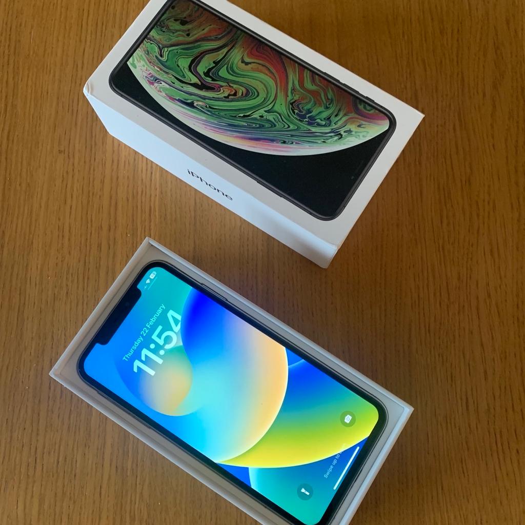iPhone XS Max - 64GB - White - Excellent condition

Face ID ✅

Any network, Charge port slightly loose otherwise all in excellent working order.

Handset with charger.