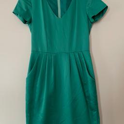 Verkaufe ein grünes Kleid mit Seitentaschen in der Größe 34.
Es ist in top Zustand.

Versand bei Kostenübernahme möglich.
PayPal vorhanden.
Da ich als Privatperson verkaufe, schließe ich Garantie, Umtausch, Rückgabe oder ähnliches aus!