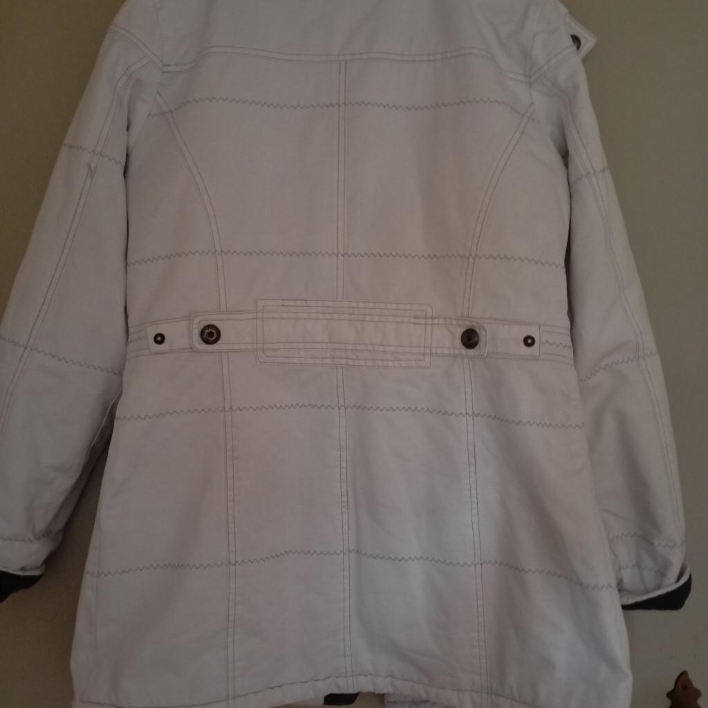 Schicke Jacke von Soccx Woman in gr.38 für 15€ zu verkaufen.

Versand über Hermes