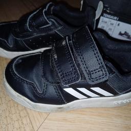 Black and white toddler trainers
size 6
Velcro straps
Good condition, needs a little clean