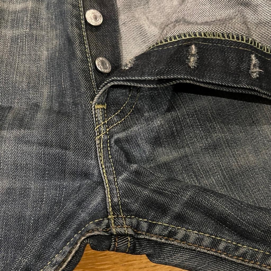Levi’s 501 iconic jeans. Washed dark blue in perfect naturally worn look. Excellent condition.