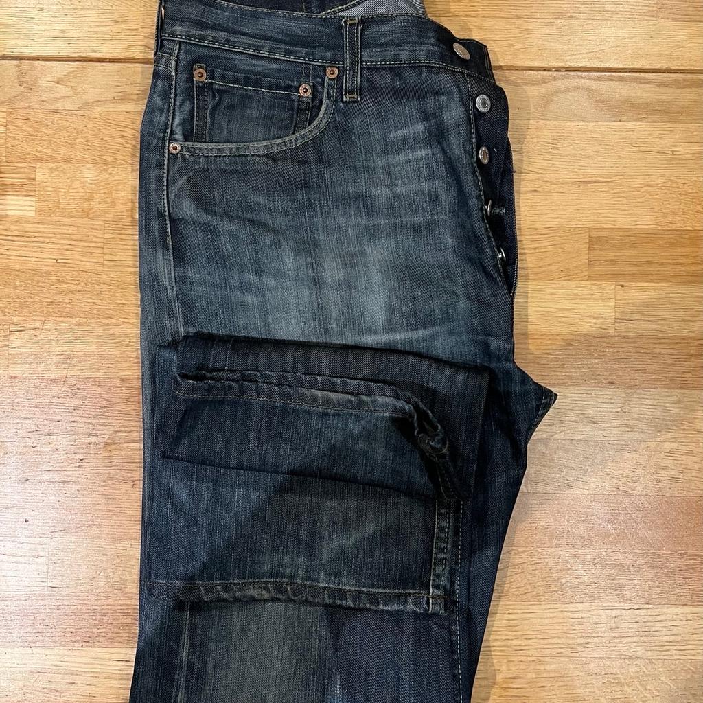 Levi’s 501 iconic jeans. Washed dark blue in perfect naturally worn look. Excellent condition.