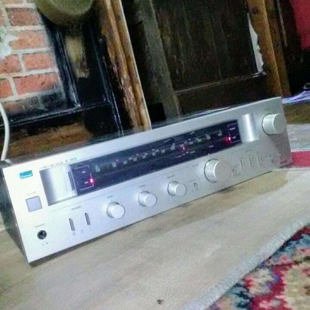 Vintage sansui receiver amp R 303L in good condition and working order. Tested all connections working as they should be. Nice powerful receiver amp of quality and quantity. BUYER COLLECTS PLEASE CASH ON COLLECTION B66. THIS ITEM IS COLLECTION ONLY......