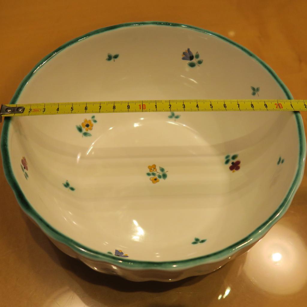 Gmundner Keramik Streublumen Schüssel mit ca. 21cm Durchmesser.