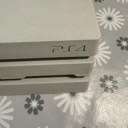 PS4 PRO 1 T/B WHITE IN EX CONDITION COMES WITH FOUR GAMES AND EXTRA CONTROLLER