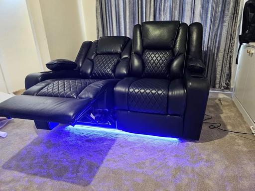 Buy & Sell Staffordshire East Staffordshire - Photos for 3+2 Electric Recliners ON OFFER 