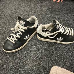 Used; ladies trainers size 3 v,good condition £8
Collection le5