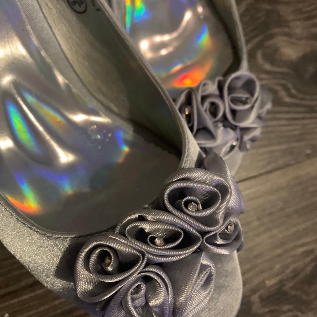 Beautiful silver wedding shoes size 5 roses in front with diamantes