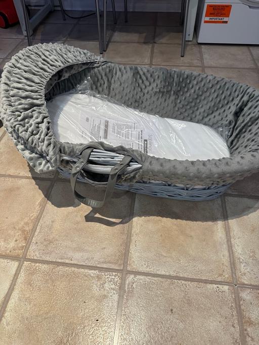 Buy & Sell South East London Old Kent Road - South East London - Photos for Dimple Grey wicker basket with bedding