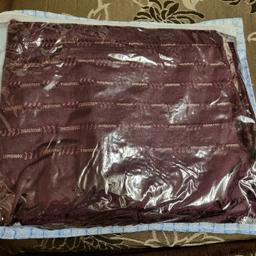 Burgundy Unstitched women's asian suit.
#eidoutfit #eid

Trouser cloth - 2m
Dress cloth - 2m 27 inch

Have 3 of these to sell so can sell more than 1. Dm if interested.

Open to reasonable offers. Selling as unwanted.

Also selling other unstitched suits, ready to wear outfits, makeup and accessories. Please take a look.
