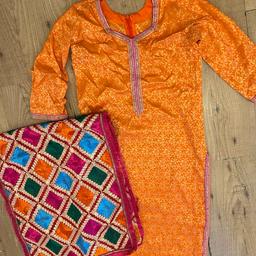 Good condition as shown 3 piece
Kameez Length approx 36
Chest 32-33

Patiala Salwar length approx 35

ONLY POSTING OUT