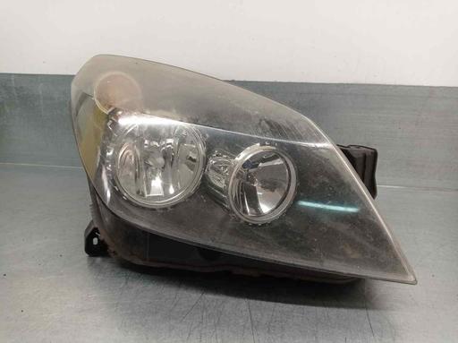 Vehicles Essex Basildon - Photos for Front headlight for Vauxhall Astra H