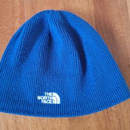 Cappello The North Face, originale, in lana, colore blu, con fascia paraorecchie interna in pile per maggiore calore e comfort, come nuovo.