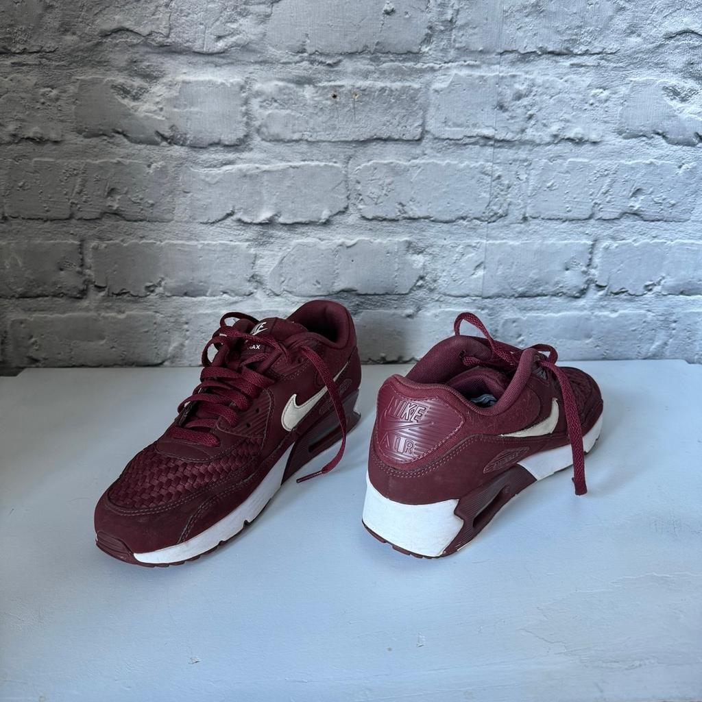 • Nike Air Max 90s
• Burgundy Red
• UK Size 7
Price includes free delivery!