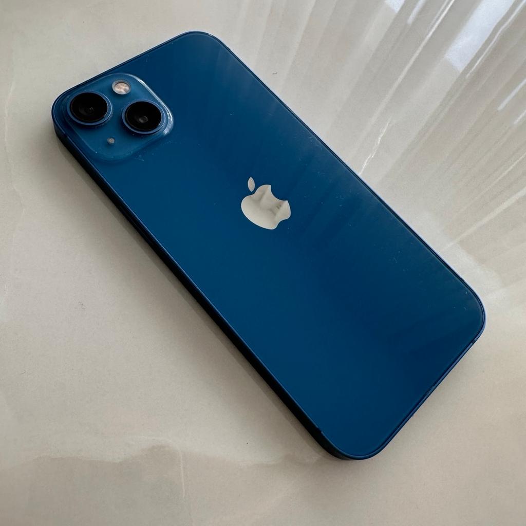 Verkaufe hier mein iPhone 13 in blau mit 128 GB Speicherkapazität. Das iPhone ist in einem Top-Zustand. Es sind keine Kratzer oder Dellen oder ähnliches vorhanden.
Der Batteriezustand liegt bei 88%.
Originalverpackung liegt vor!

Preis ist VHB.