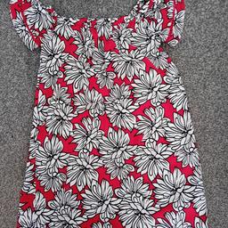 Summer Dress
Off the shoulder 
Red and Black and White 
Size 8 / Primark