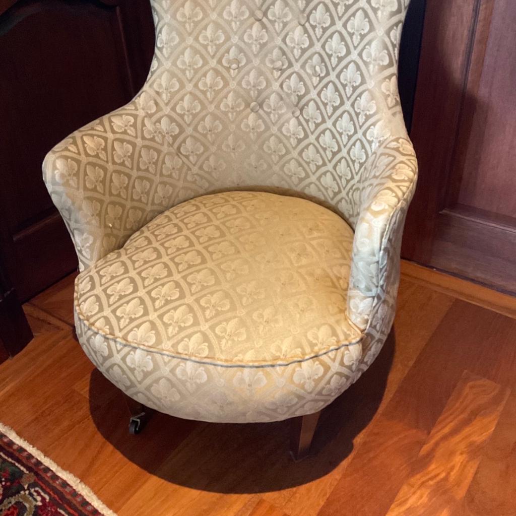 A nice Victorian Bedroom / Nursing Chair.
Well upholstered sprung seat and bottomed back. Covered in a quality gold quality fabric.
Stands on 4 Mahogany legs with original brass feet fittings and 4 porcelain castors.
The width is 60cm (24”)
Depth is 50cm ( 20”)
The back height 80cm (32”)