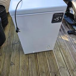 Purchased from Curry's, kept outside in Summer house, it has unfortunately received x2 small dents. Only used for ice cubes and Lollies. Has a 95lt Capacity perfect for outdoors for temperatures upto minus 15 degrees. Comes with small storage basket. Collection only. From a smoke free pet free home.