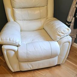 Cream 3 Piece Electric Leather Recliner. Suite.
1 x 3 Seater Sofa, 2 x Chairs
Fully operational.
Dimensions: Sofa H37.5", D38", W79", Chair H37.5", D38", W38".
Lovely condition, very comfortable, 1 small mark on 1 chair.
From a pet and smoke free home.
COLLECTION ONLY

REDUCED PRICE