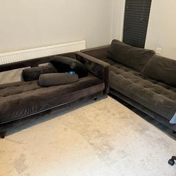 2 sofa
One bigger and other smaller 😆
Might need cleaning 🧼
But they retails over 2k
Give me a shot for cheap price
No space in my room