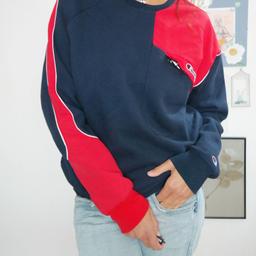 Weicher, innen angerauter Pullover von Champion in L. Das Sweatshirt wurde nur 1 Mal gewaschen, aber nicht getragen. Der Baumwollanteil ist aus Biobaumwolle. Versand nach Wunsch.
