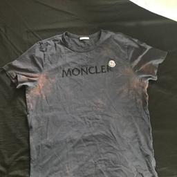 Moderate signs of wear apart from bleach stains which can be fixed with blue dye. Size XL. Six tiny holes which have no impact on wear. Can do combined shipping.