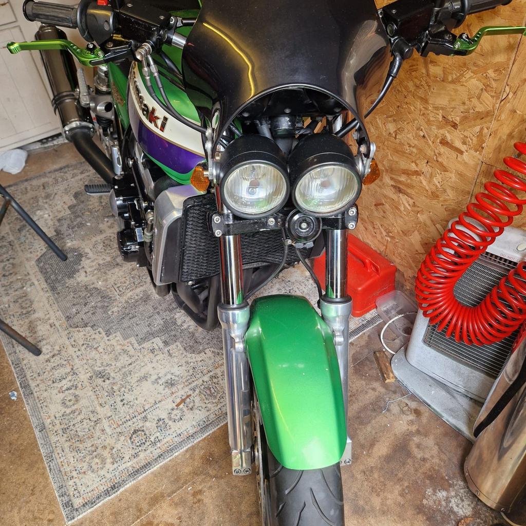kawasaki zrx 1100
eddie lawson rep in sort after green
24631 miles
will come with new mot
new chain
new front and back tyres
new Dominator r exhaust
£3000
no swaps