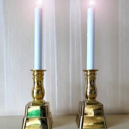 Pair of gold and white battery powered candelsticks. Perfect for a window sill, mantlepiece or dining table. Require batteries.
Central Sevenoaks collection.