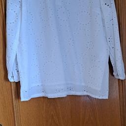 Damen Bluse 
Größe M 
Farbe weiß 
Marke Cecil 
Nichtraucherhaushalt 
Kaum getragen daher Top Zustand 
Versand möglich bei Kostenübernahme.