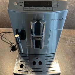 De'Longhi PrimaDonna S
Die Kaffeemaschine ist in einem guten Zustand,funktioniert einwandfrei sollte aber komplett gereinigt werden.
inklusive Milchbehälter, Wasserdüse und Original Karton dieser ist etwas verstaubt vom Keller