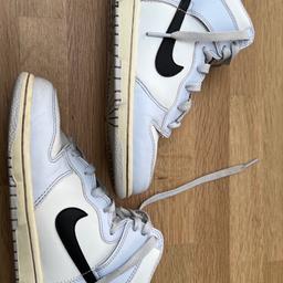Nike dunk GS football trainers

Hi top design

White and blue/aluminium grey design

Uk size 2

These were my daughters and have been lightly used before she grew out of them, in very good condition.

Any questions please ask

See link to the trainers

https://www.kickgame.co.uk/products/nike-dunk-high-gs-football-grey-db2179-110?variant=42465613349053&currency=GBP&gad_source=1&gbraid=0AAAAADj4diWlKy5cJQyxLiyQVA6uKQY0L&gclid=Cj0KCQiAxOauBhCaARIsAEbUSQSIFTo-ImRvf3UQE3JnLKRwLJ0lXdsxspvDyUadWh34T7uQQCnu3-waAhhvEALw_wcB#fo_c=1153&fo_k=66305626e95b447899af9cd690a97fb5&fo_s=gplauk
