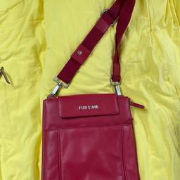 Full time ladies purse 
Red 
Used on good conditions