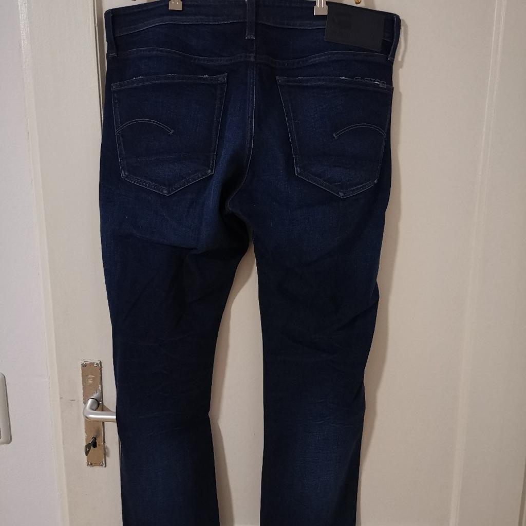Verkaufe hier eine G Star Raw Jeans W36 L32. Die Hose ist wurde wenige Male getragen, weist aber keine Gebrauchsspuren auf.

Neupreis der Hose war 100€

Versand und Abholung möglich
Versandkosten trägt der Käufer