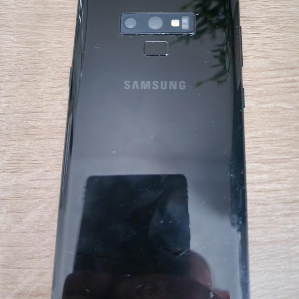 Samsung Galaxy Note 9 with Samsung Stylus pen. Screen is damaged which has led to flickering and green screen, but a replacement screen would see this fully functional again. 128Gb memory, no Google or android locks, phone has been factory reset for a buyer to repair. Fingerprint and biometric security all fully functional.

Collection only, cash only please