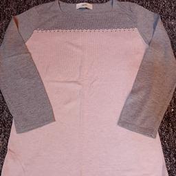 Ladies Top
Next / Size 10
Pink and Grey with Gem detailing on the front
Mint Condition