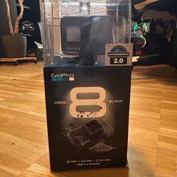 Hier wird eine einwandfrei funktionierende GoPro Hero 8 Black verkauft. Dazu kommen 6 Akkus, eine Akkuladestation und ein Stirnband.

Kamera und Linse sind ohne Kratzer. Generell funktioniert alles einwandfrei und flüssig, kann gerne vor Ort auch getestet werden.