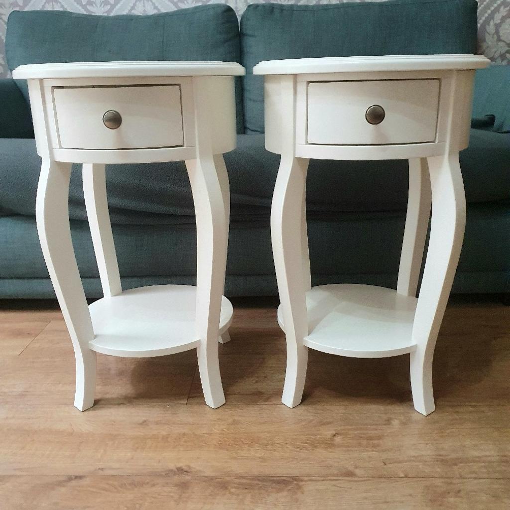 These pair of next bedside tables feature one spacious drawer each, providing ample storage for your bedroom essentials.

They are light cream colour.

one table has a light cup mark on top of table.

The minimalist design is ideal for any bedroom and complement various interior design styles. They in very good condition.

Size is 40cm by 40cm width and length. Height is 64cm.

They cost very expensive over £300.. I am located in B34 postcode of Birmingham. Delivery can be arranged.

Thankyou.