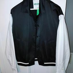 Brand new with tag Kenzo varsity blouson black and white. Thin and very stylish, size L mens.
Please no silly offers as on eBay still runs at £399.
Collection only Worcester WR51 area.