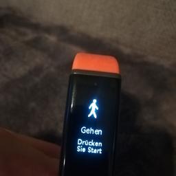 Fitness Tracker Armband von der Marke Shenzhen
Wird mit der App VeryFitPro verbunden
Funktionen: Schrittzähler, Uhrzeit, Laufen, Radfahren, Gehen, Pulsmessung