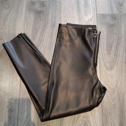 Zara Womens Leather Trousers/Leggings Black Skinny Style With Silver Zip on Front .
Band New
Size: M/10