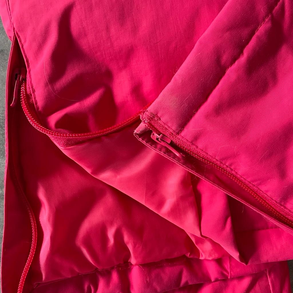 Verkaufe Skihose von McKinley in pink, Größe 152!
Leichte Gebrauchsspuren an den Bündchen!