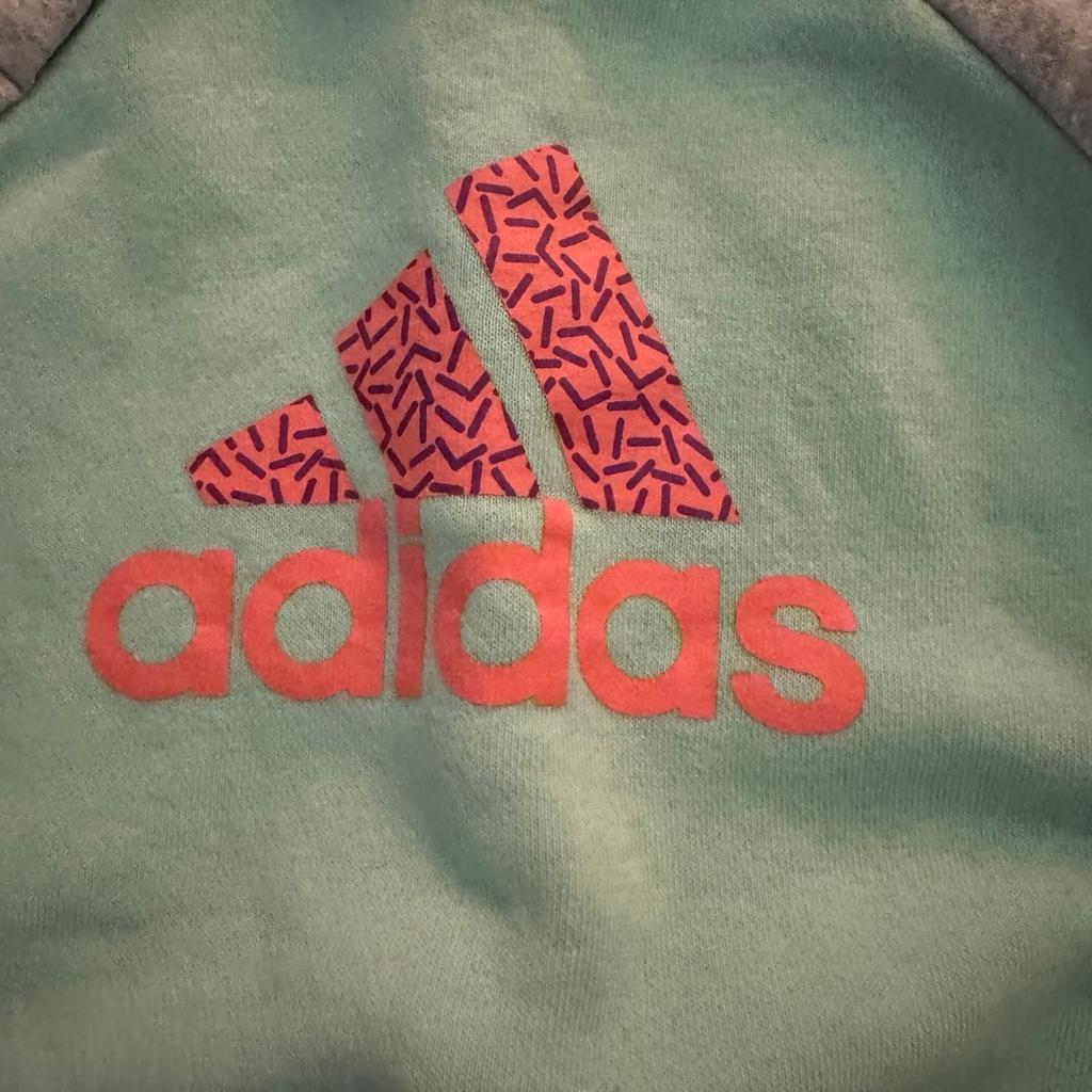 I have for sale a lovely grey and green matching adidas tracksuit.

It has been worn so does have some minor signs of wear and tear (wash wear) but nothing major.

Size- 3-6 months

Collection from Lancing or I can post for extra