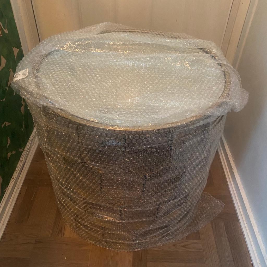 New and unused, mirror topped, Libby Side Table from Urban Outfitters - unused and still in original plastic wrapping - see pics.

Dimensions: height - 55cm, width - 55cm

Collection from Hoxton