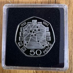 This 1992/1993 Proof Dual Date EEC 50 Fifty Pence coin is a valuable addition to any coin collection. The obverse side of the coin features the portrait of Queen Elizabeth II while the reverse side showcases the EEC logo. Minted in the United Kingdom, this coin has a denomination of 50p and was issued during the decimal coinage period. It is a rare find for any coin enthusiast or collector.


The featured refinements of this coin make it even more special. The EEC logo on the reverse side signifies the United Kingdom's membership in the European Economic Community during the early 1990s. The coin is in a pristine condition and is a testament to the craftsmanship of the mint. Add this piece of history to your collection today.


This coin is the rarest 50p coin ever minted, with a mintage figure of only 109,000…


HALF THE FIGURE OF THE KEW GARDENS!!!


Postage by special delivery only, tracked, signed for and insured for £500. Delivery guaranteed next working day or collect from WV14
