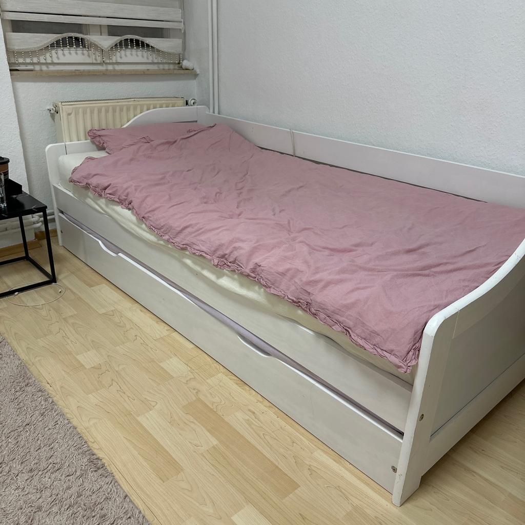 Bett mit Matratzen
Bett mit Schublade Bett
Bis zu 2 Personen geeignet
Mit orthopädische Matratzen