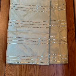 The Range Olive Green Table Runner/Cloth with Sequins
Used but in very good condition
Can be posted for £2.50 with Royal Mail or collected from DN12 4EA
Thanks